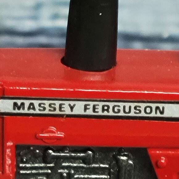 Vintage Ertl 1/64 scale die-cast Massey Harris 699 w/frontend tractor red/silver - Picture 2 of 8